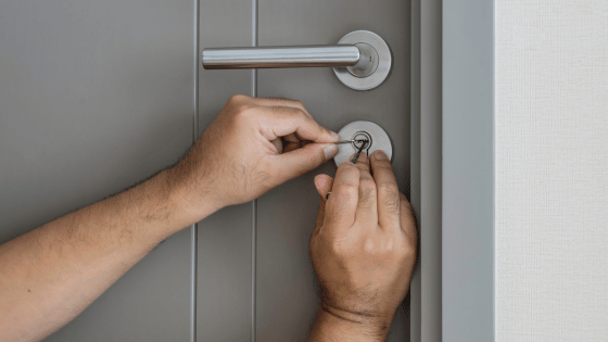 locksmith try to open the door by screwdriver
